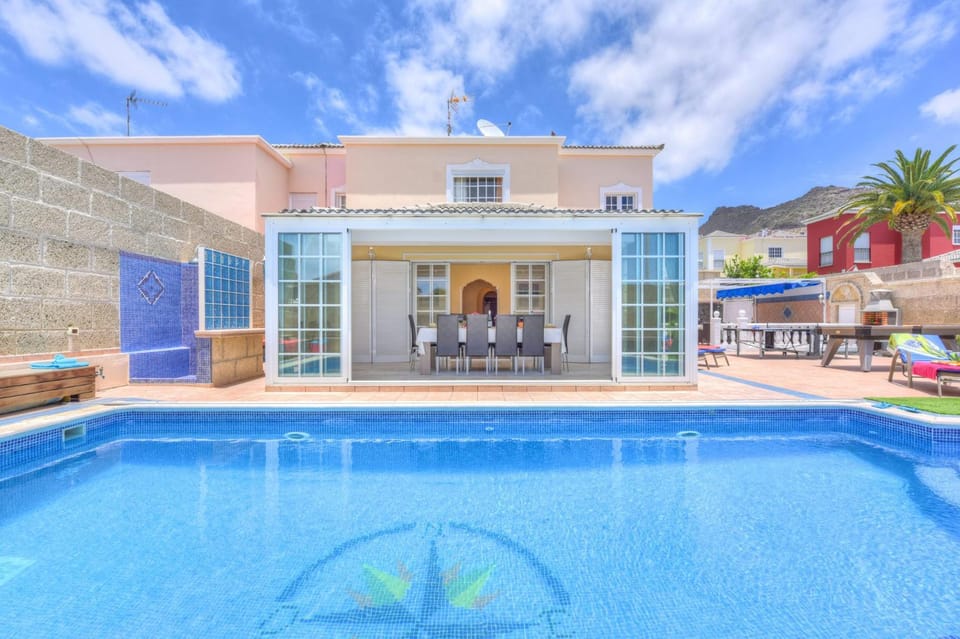 Villa Teide Sol con piscina climatizada, Playa Fañabe, Costa Adeje Villa in Costa Adeje