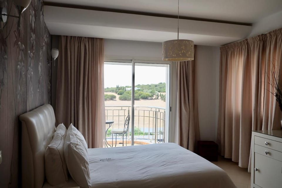 Bed, View (from property/room), Balcony/Terrace, Photo of the whole room, Bedroom