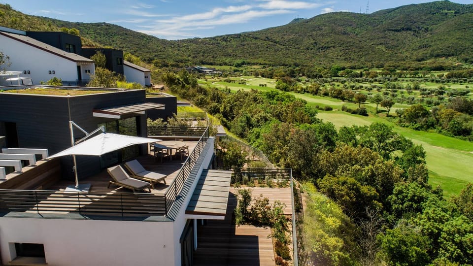 Property building, Bird's eye view, Golfcourse, Balcony/Terrace