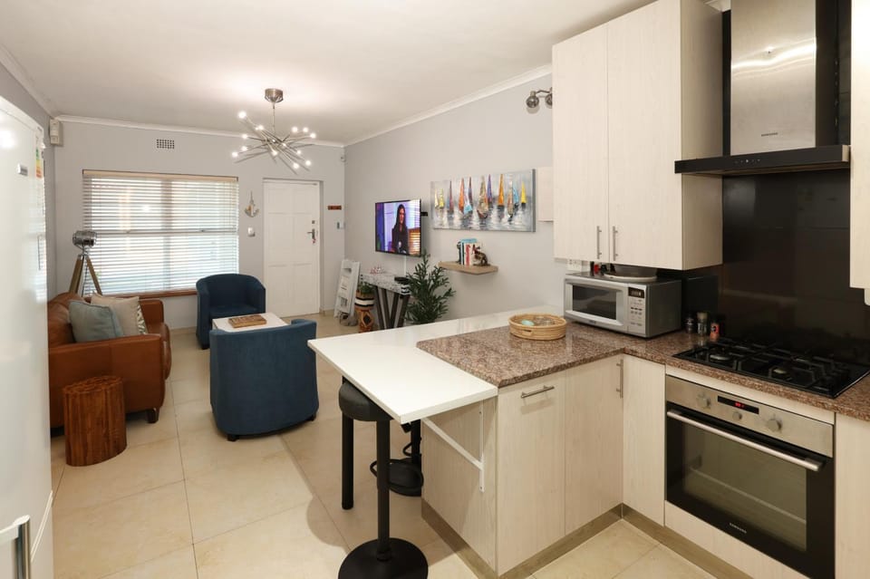 TV and multimedia, Living room, microwave, oven, stove, kitchen