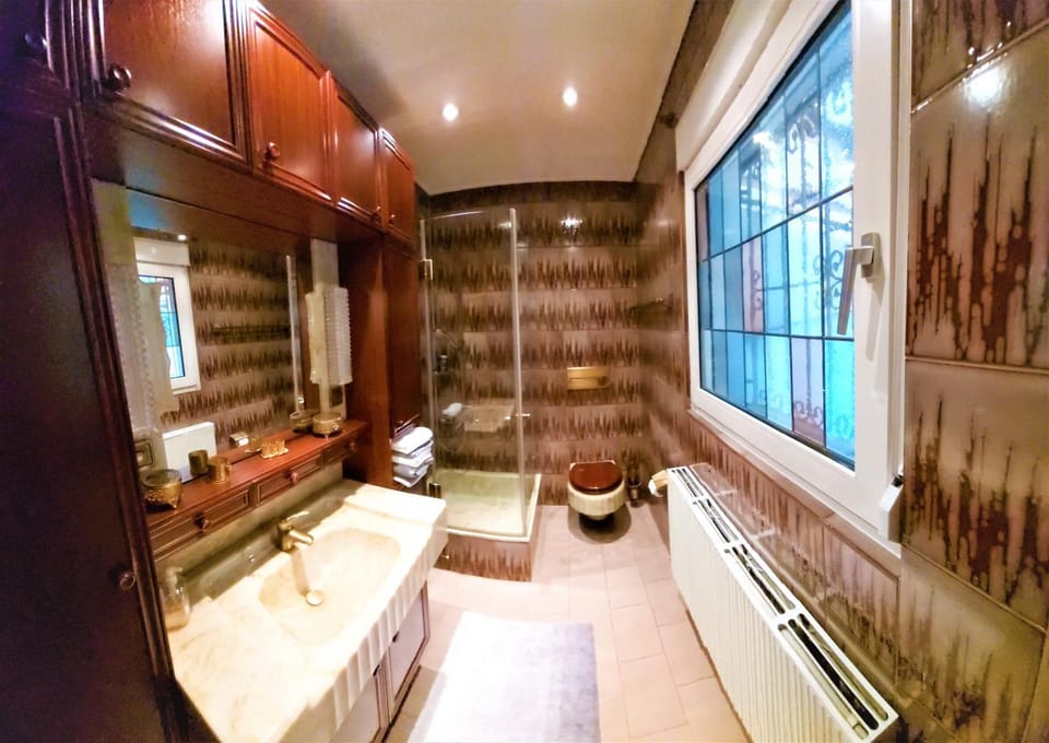 Photo of the whole room, Decorative detail
