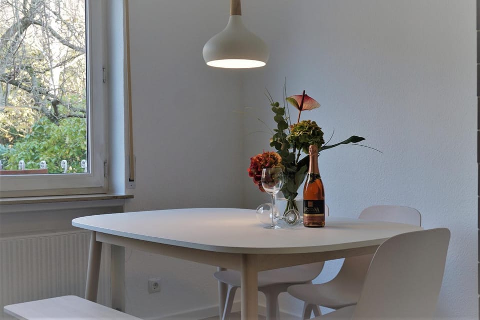 Photo of the whole room, Decorative detail, Dining area