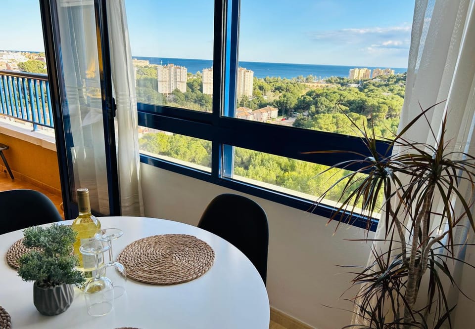 View (from property/room), Dining area, Sea view