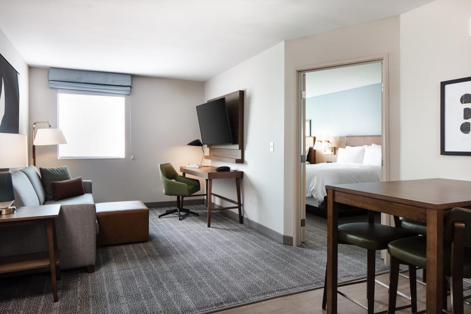 Bed, TV and multimedia, Living room, Seating area, Bedroom