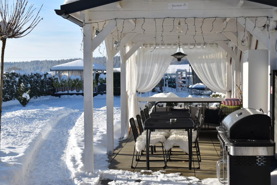 Patio, Day, Winter, Seating area