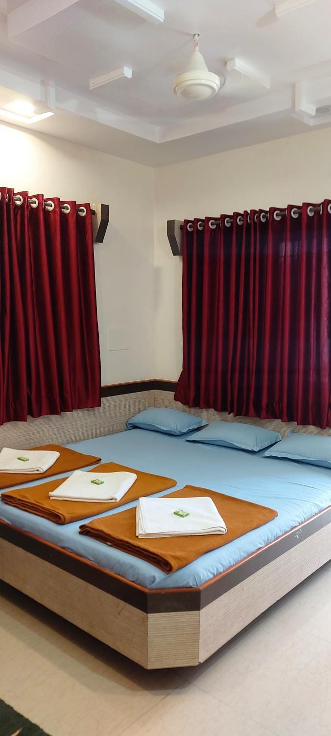 Sai Raghunandan Guest House Bed and Breakfast in Maharashtra