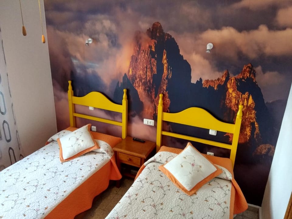 Hostal Avenida Bed and Breakfast in Arenas de San Pedro