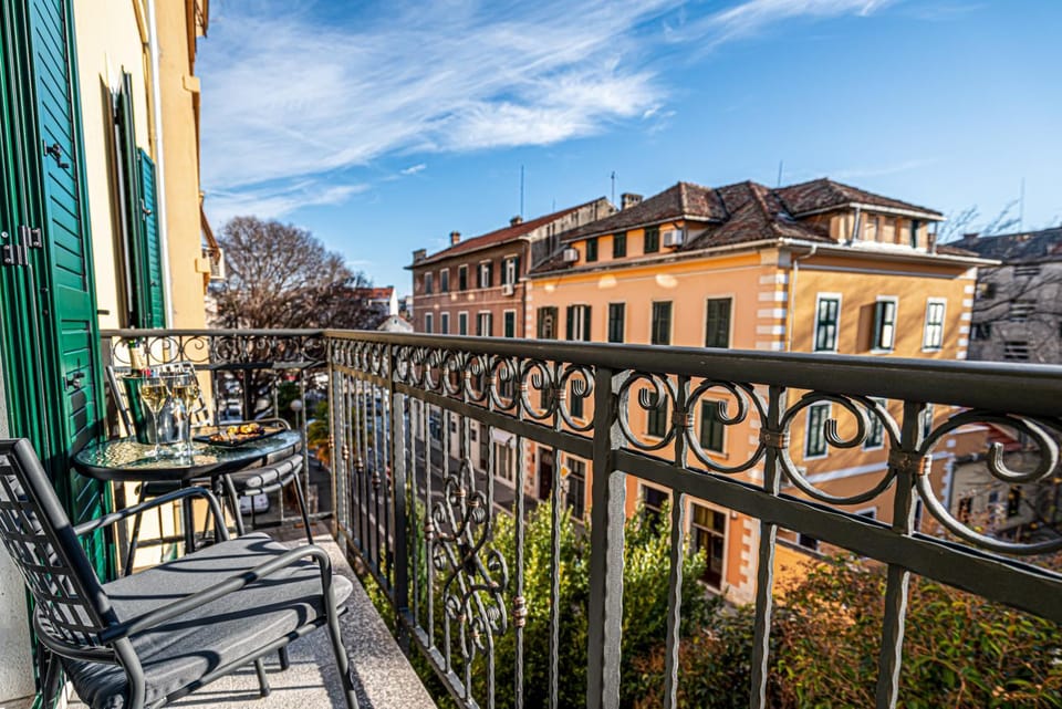Balcony/Terrace, City view