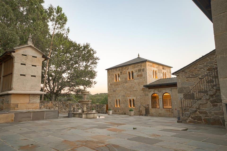 Property building, Patio, Facade/entrance