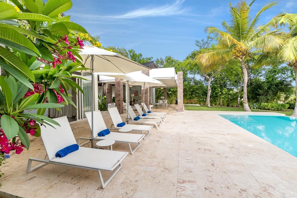 Patio, Swimming pool, Swimming pool, sunbed