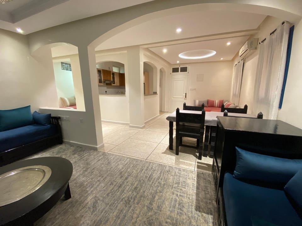 Living room, Dining area
