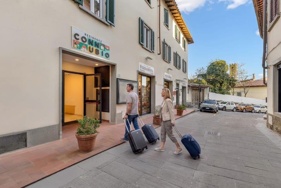 Property building, Day, People, Neighbourhood, City view, Street view, Location, group of guests, Parking