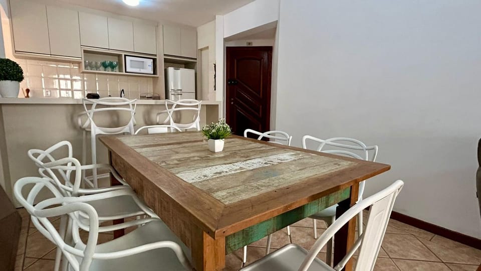 Kitchen or kitchenette, Dining area, stove