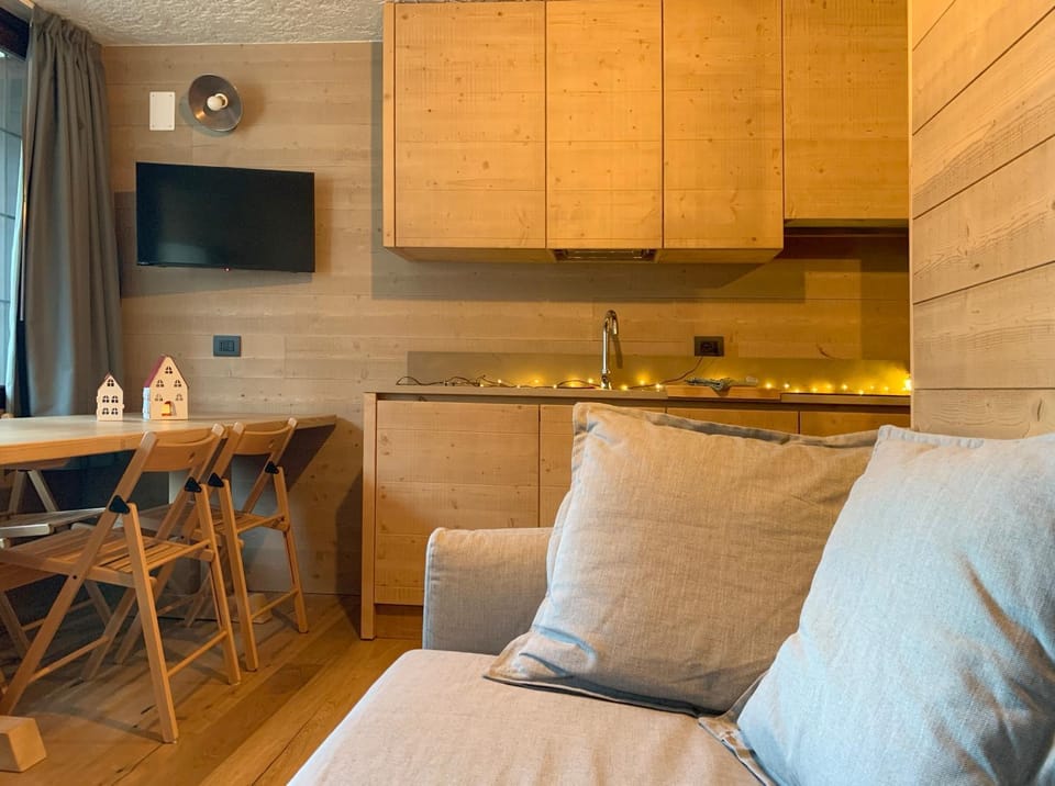 TV and multimedia, Living room, Dining area