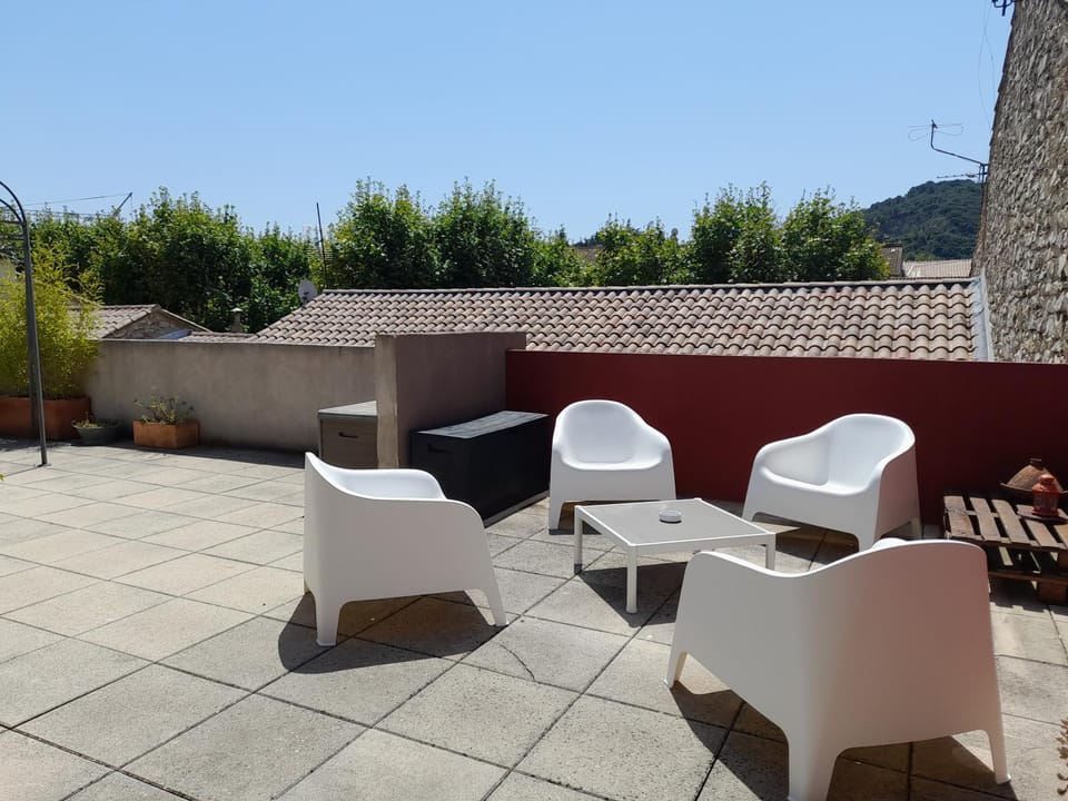 Grande terrasse et vue sur le site antique Apartment in Provence-Alpes-Côte d'Azur