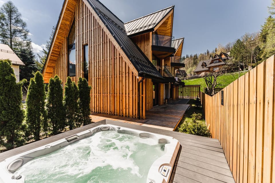 Property building, Day, Hot Tub