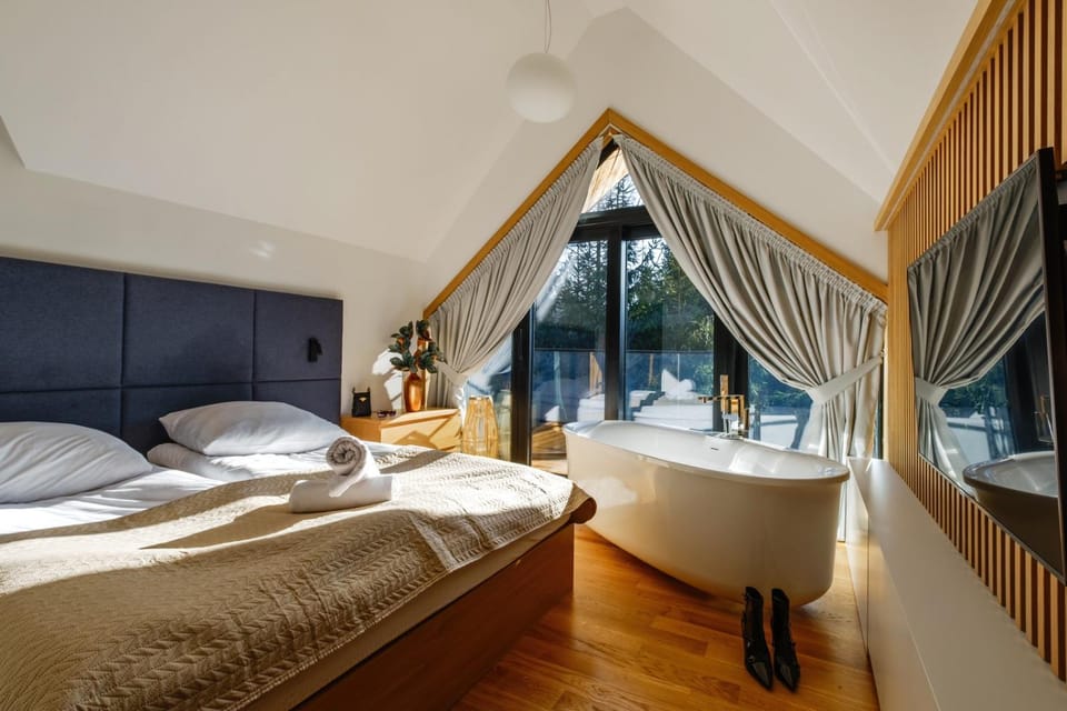 Photo of the whole room, Bedroom, Bath