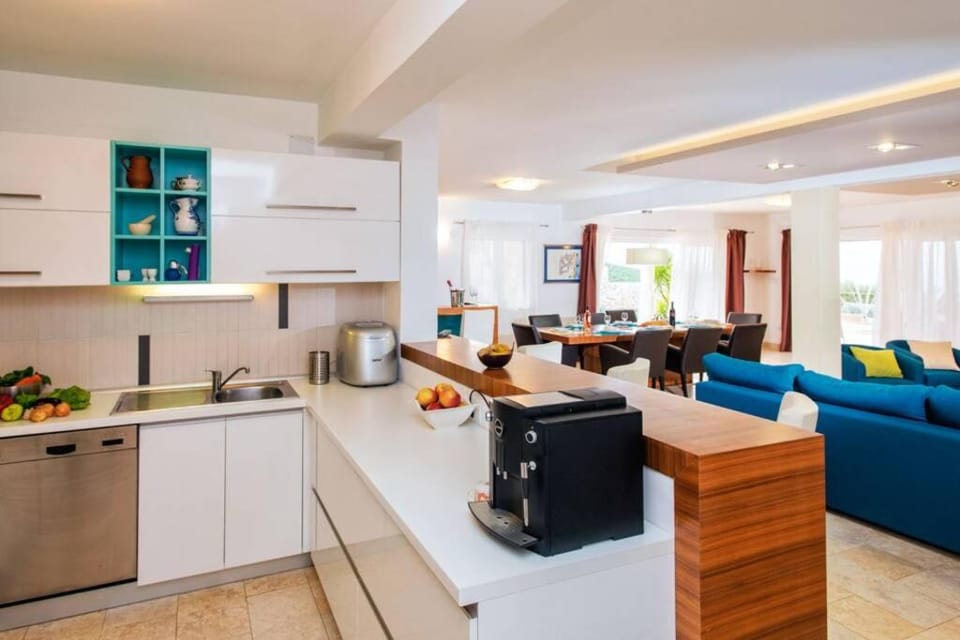 Living room, Seating area, Communal kitchen