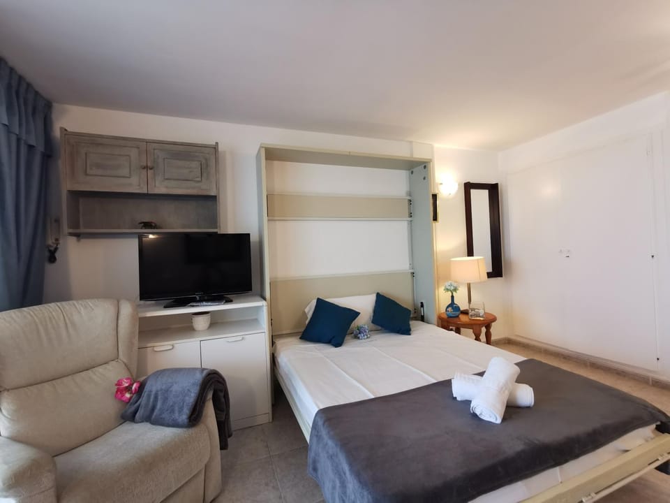 Bed, Photo of the whole room