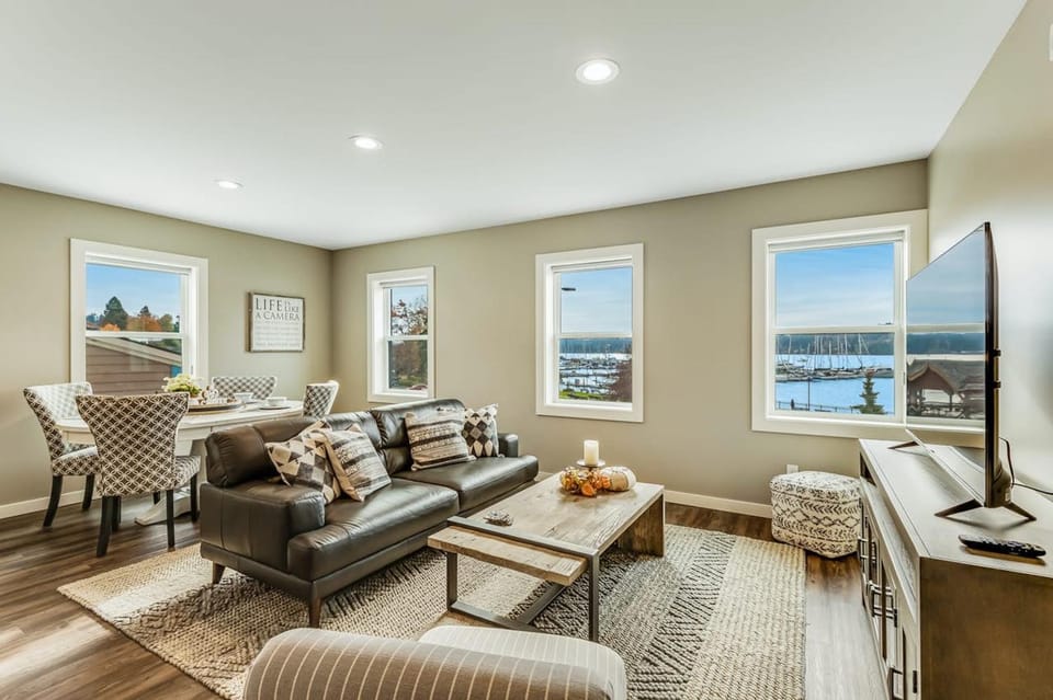 Liberty Bay Loft Apartment in Poulsbo