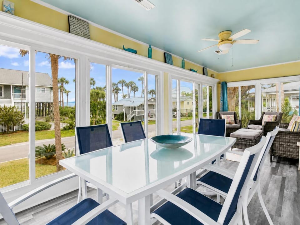 704 W Ashley - Blue Sky - Heated Swimming Pool - Across the Street from Ocean House in Folly Beach