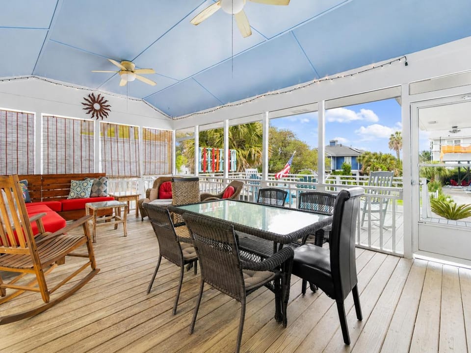 704 W Ashley - Blue Sky - Heated Swimming Pool - Across the Street from Ocean House in Folly Beach