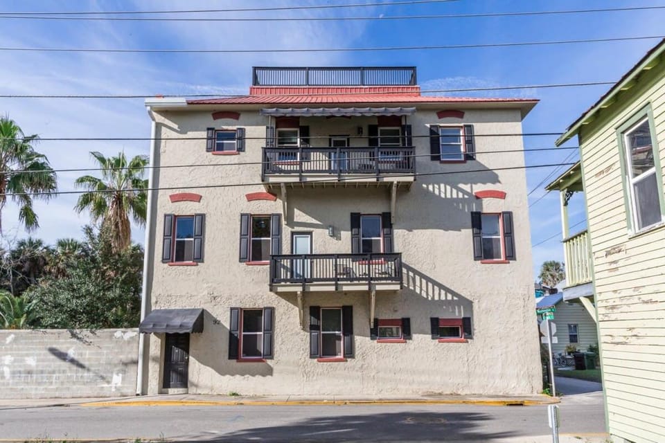 The Ray - 2nd Floor Historic Condo- Minutes Walk to Downtown House in Saint Augustine