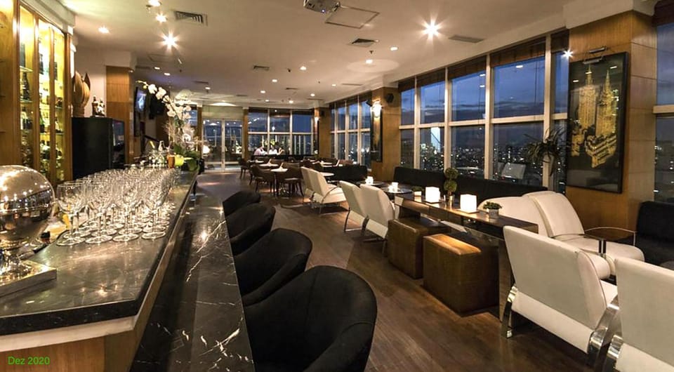 Restaurant/places to eat, Lounge or bar