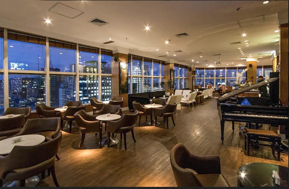 Restaurant/places to eat, Lounge or bar, Food, City view, Drinks