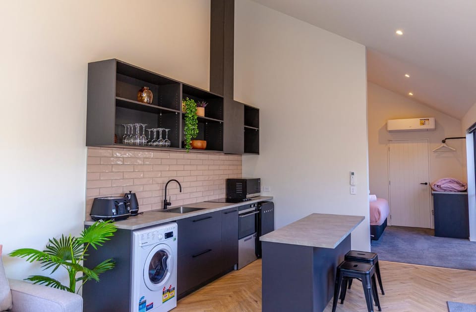 Magic On Maryburn - The Pink Room Apartment in Twizel