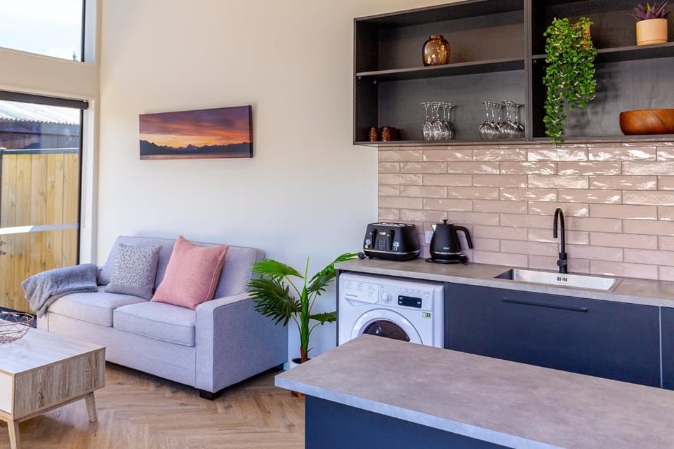 Magic On Maryburn - The Pink Room Apartment in Twizel