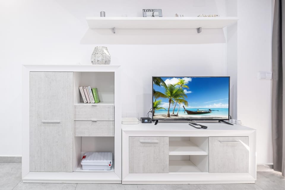 TV and multimedia, hair dresser, locker