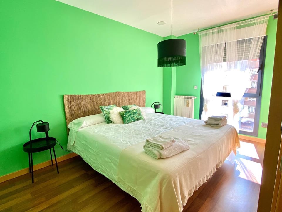 Photo of the whole room, Bedroom