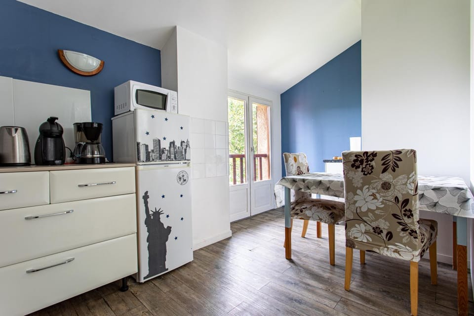 Kitchen or kitchenette, kitchen