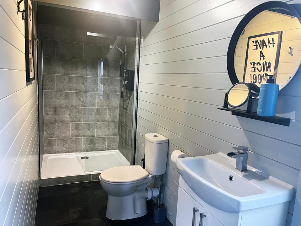 Shower, Toilet, Bathroom