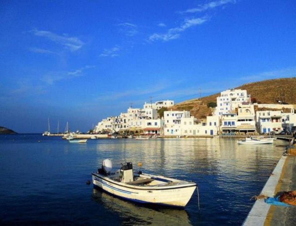 Classic seaside apartment in Tinos Apartment in Decentralized Administration of the Aegean