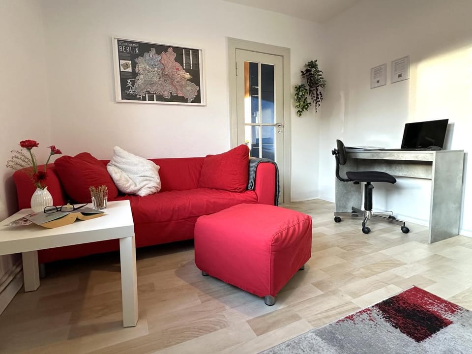 Living room, Photo of the whole room, Seating area