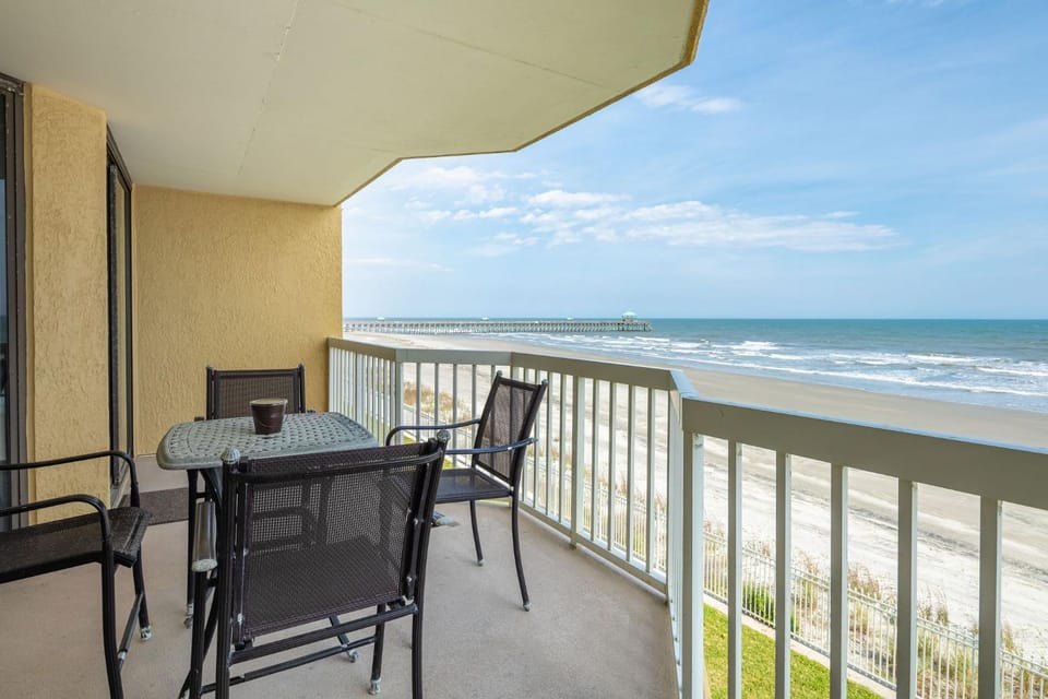 214 COV - Go Fly a Kite - Oceanfront Condo - 2 Pools House in Folly Beach