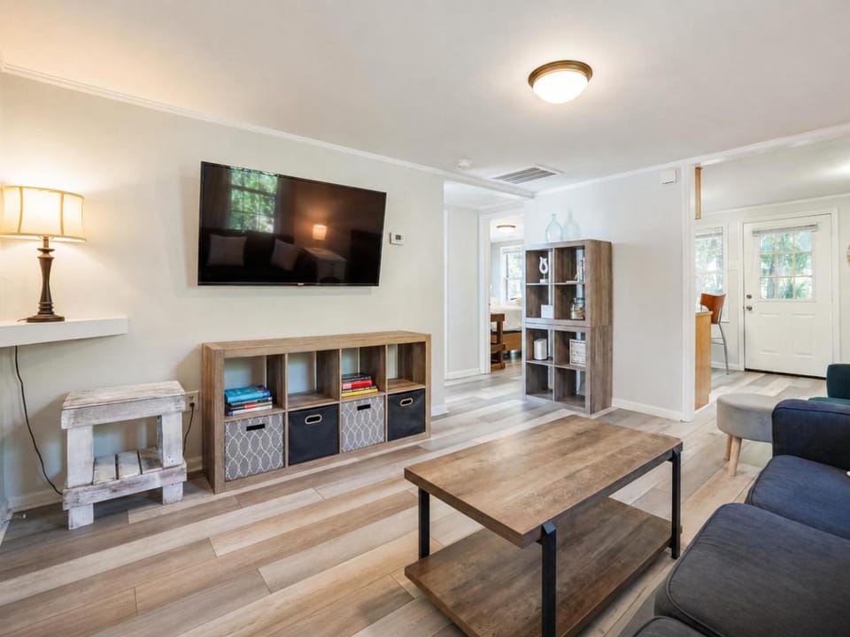 220 W Ashley - Corner Cottage - Central Location House in Folly Beach