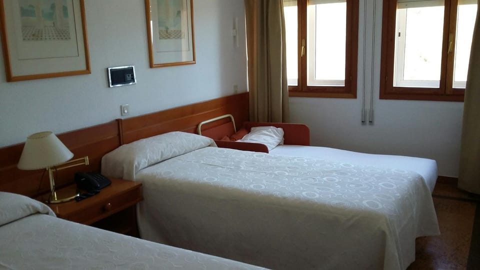 Bed, Photo of the whole room, Decorative detail