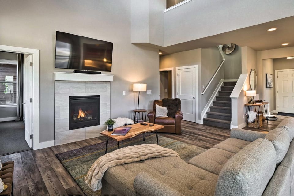 Ski & Hike: Home w/ Hot Tub + Gas Grill in Granby House in Granby