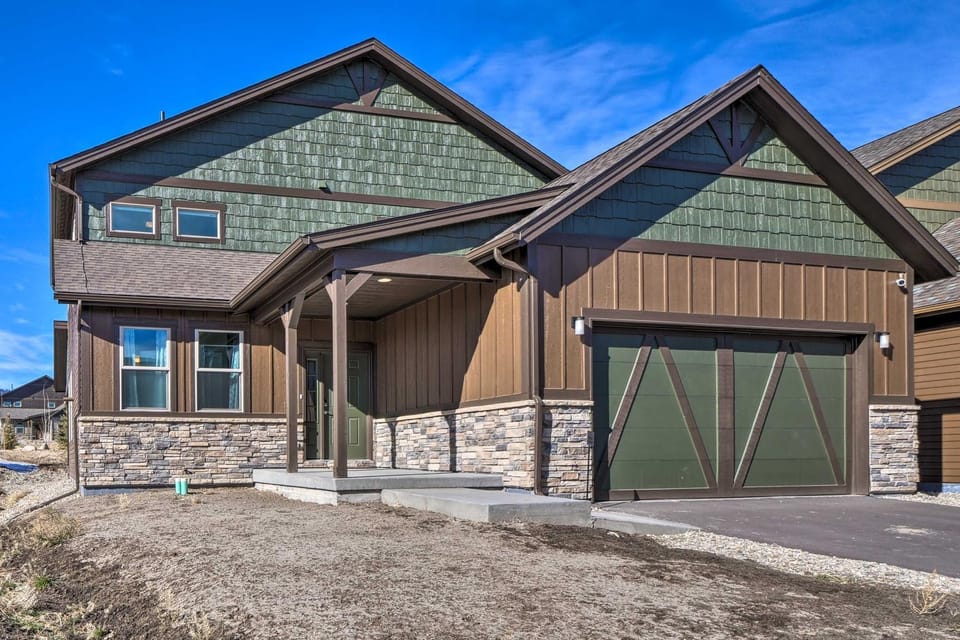Ski & Hike: Home w/ Hot Tub + Gas Grill in Granby House in Granby