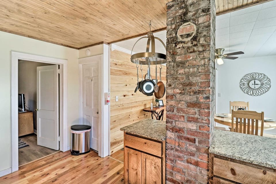 Flat Rock Cottage Near Hendersonville & Hiking House in North Carolina