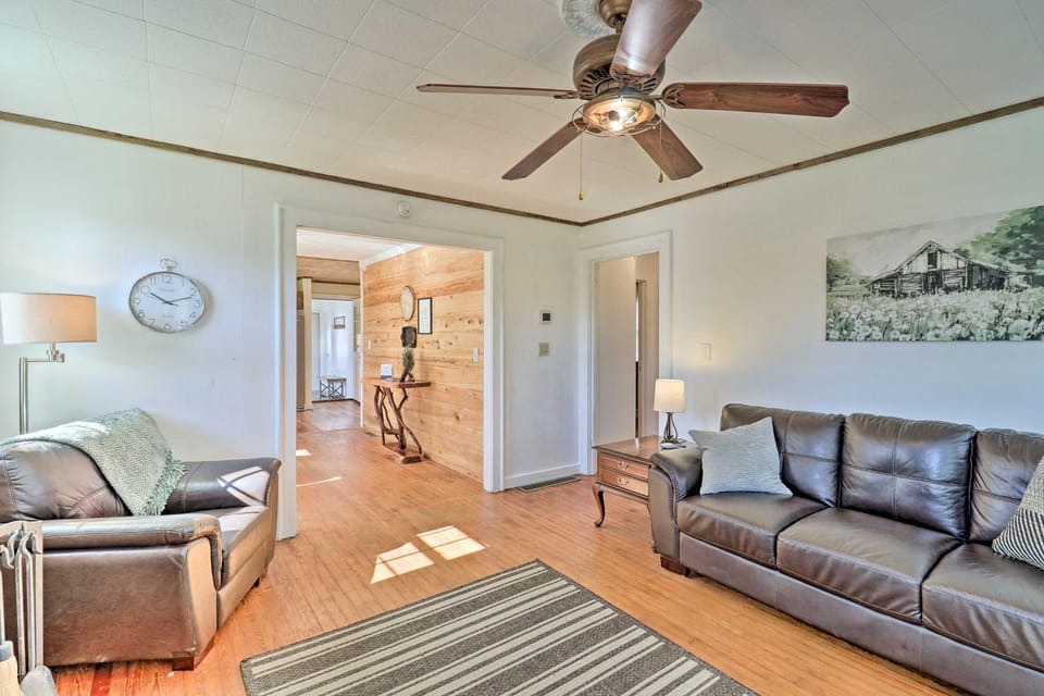 Flat Rock Cottage Near Hendersonville & Hiking House in North Carolina