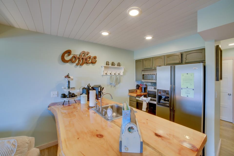 Unwind Fireside: Ozark Mtn Condo w/ Resort Perks! House in Table Rock Lake
