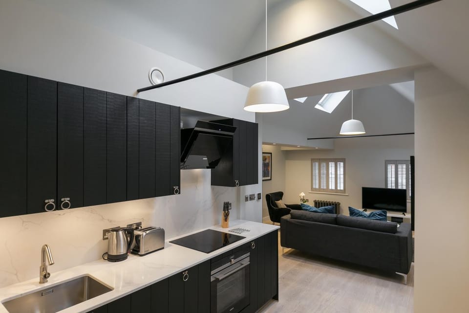 Kitchen or kitchenette, Seating area, stove