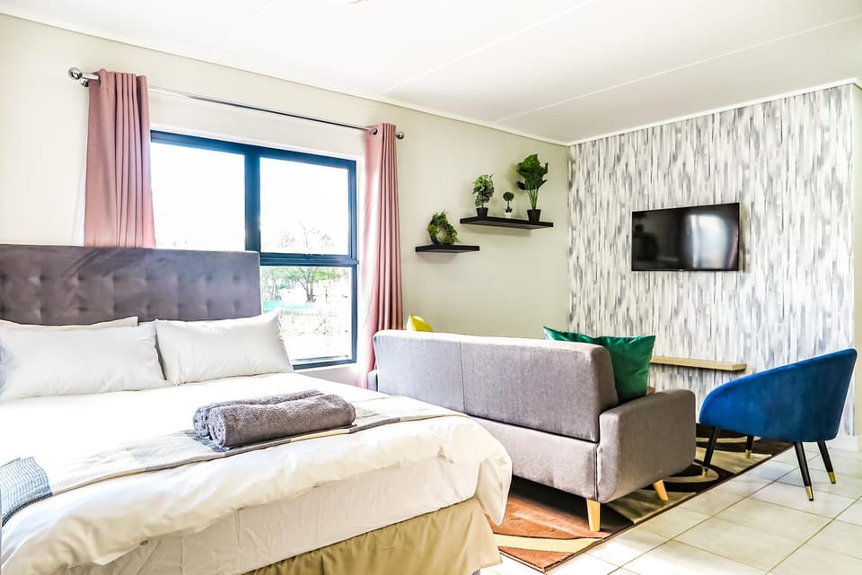 Insaka's Greenlee Apartment - Greenlee Lifestyle Centre, Sandton Apartment in Sandton