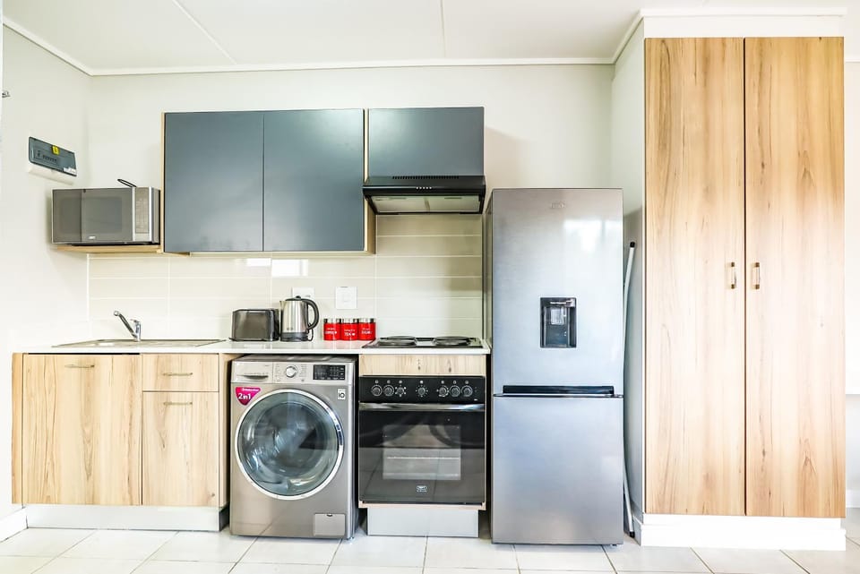 Insaka's Greenlee Apartment - Greenlee Lifestyle Centre, Sandton Apartment in Sandton