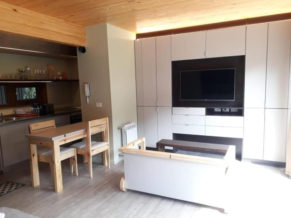 Communal lounge/ TV room, TV and multimedia, Living room, Lounge or bar, Seating area, Dining area