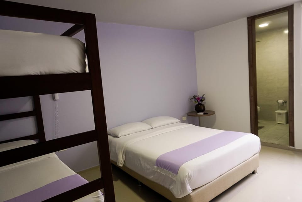 Bed, towels